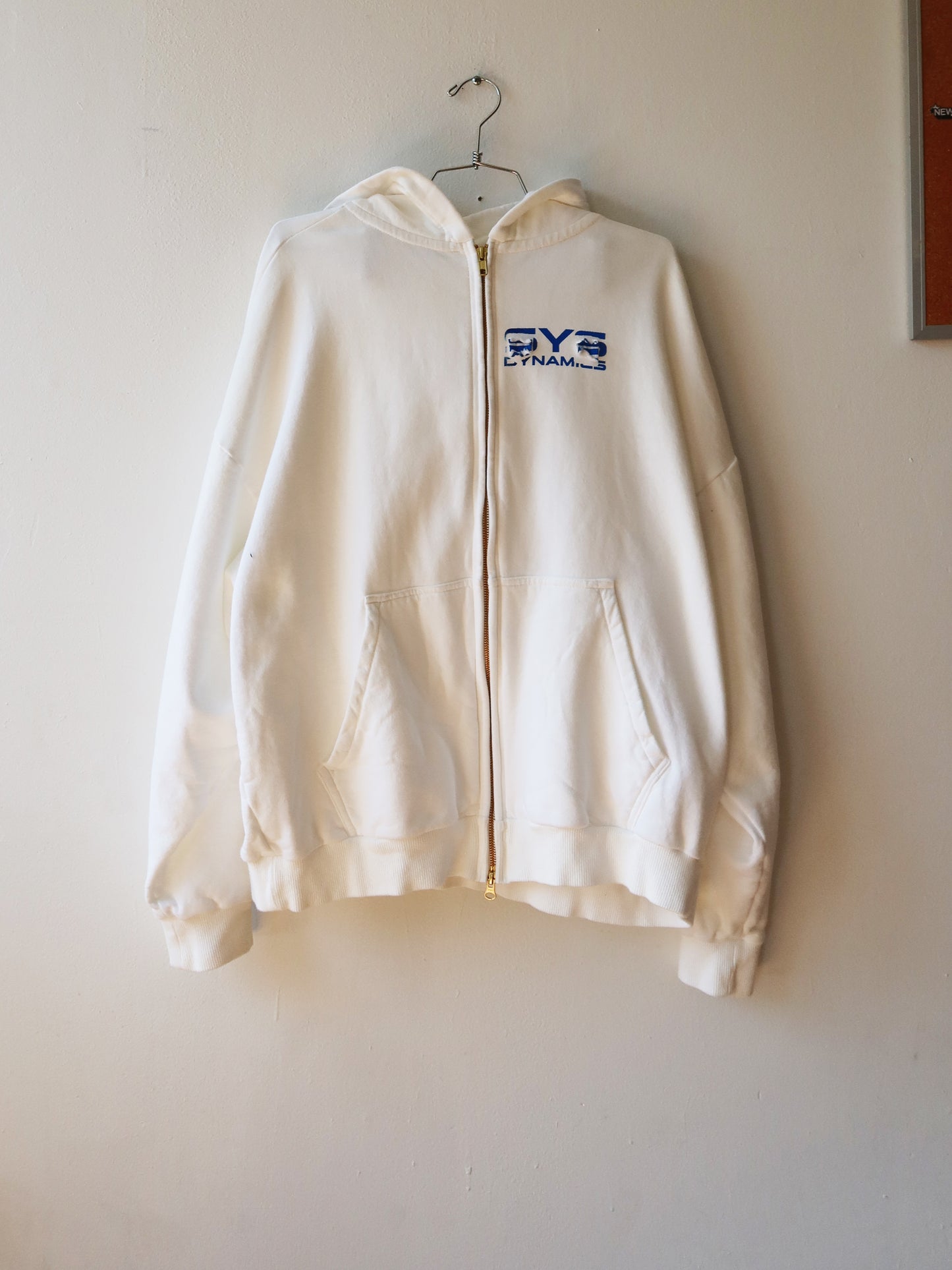 WHITE ZIP UP SWEATSHIRT