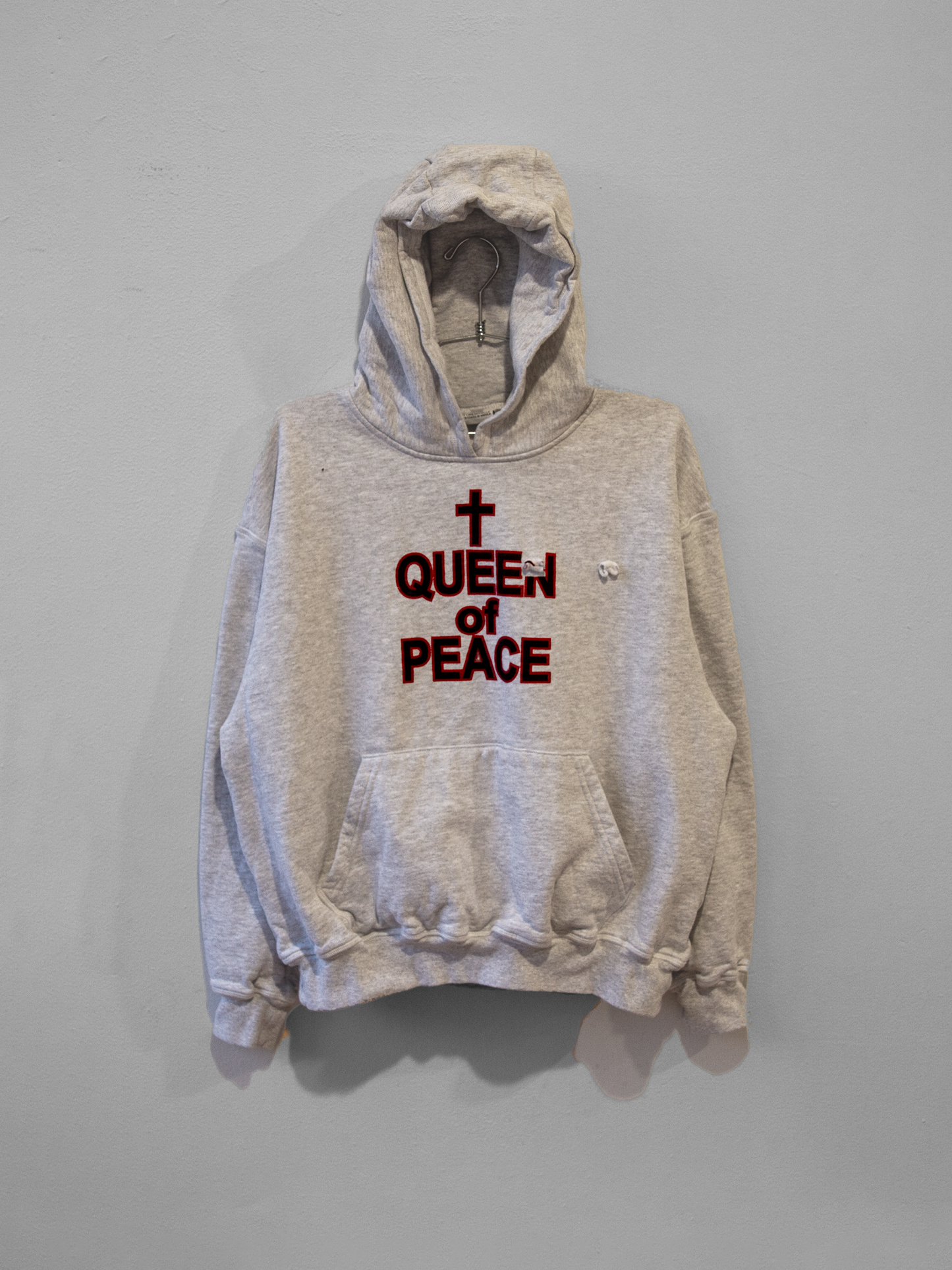 QUEEN OF PEACE RED/BLACK